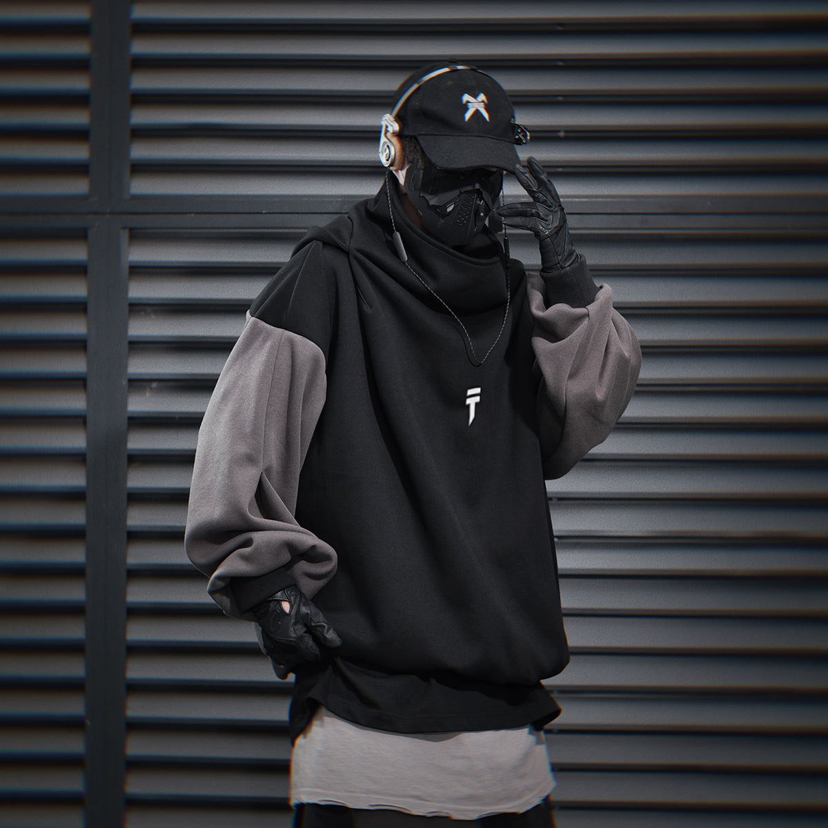 HiH51 Black T-Tech Hoodie – Niepce