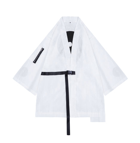 Weißes Magatama-Kimonohemd