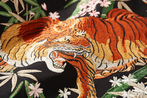 Tiger im Dschungel Stickerei T-Shirt 