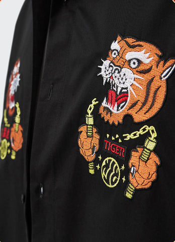 Hemd mit Tiger-Krieger-Stickerei