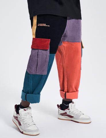 Pantalones cargo urbanos con patchwork