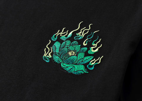 Camiseta con bordado de tigre esmeralda