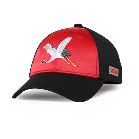 Sombrero rojo de grullas voladoras