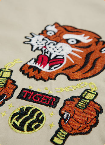 Camisa con bordado de guerrero tigre