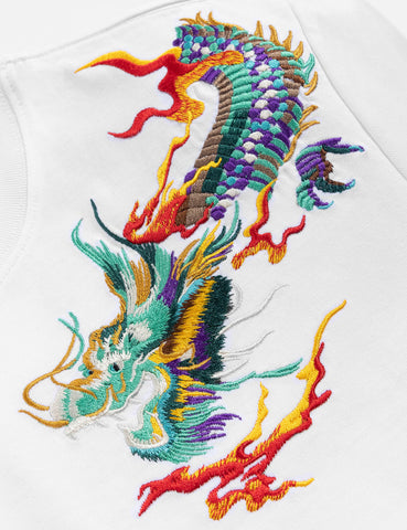 Camiseta con bordado de dragones de fuego voladores