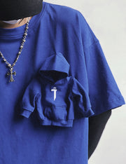 Camiseta con patchwork y minisudadera con capucha adjunta