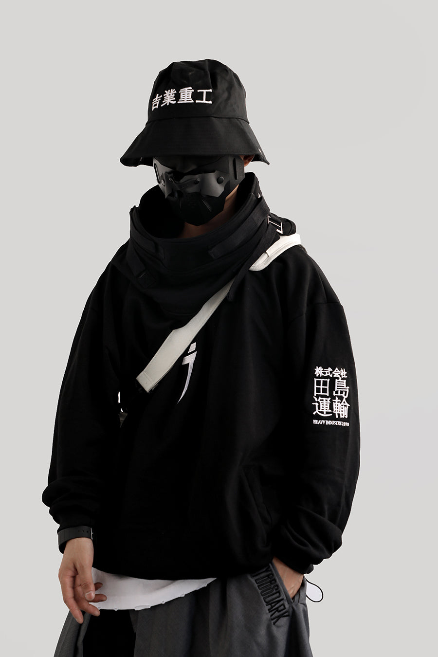 HiH6 Black I-Tech Hoodie – Niepce