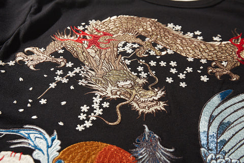 Camiseta con bordado de criaturas míticas