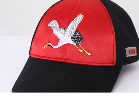 Sombrero rojo de grullas voladoras