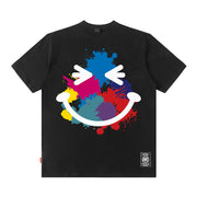 T-Shirt mit verschmierter Farbe und Emoji 